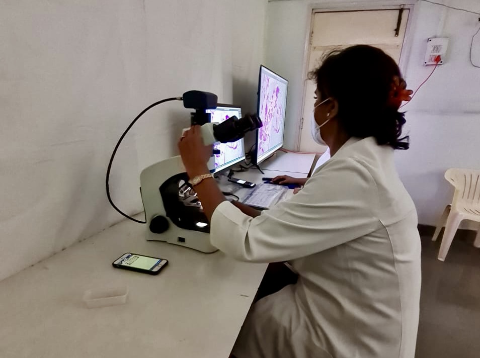 4629imguf_Researchmicroscope